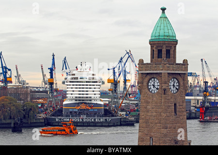 Nave, cruiser, grande crociera 'Disney sogno" nel dock 17 nel porto di Amburgo al fiume Elba, Blohm Voss e cantiere in Amburgo Foto Stock