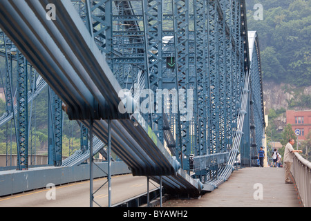 La Smithfield Street ponte che attraversa il fiume Monongahela a Pittsburgh, Pennsylvania, STATI UNITI D'AMERICA Foto Stock