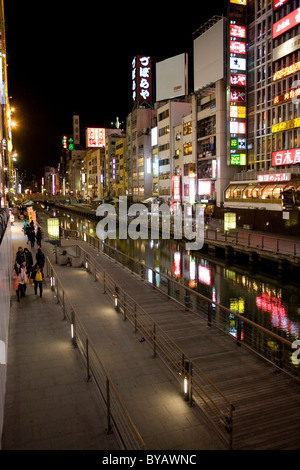 Canale Dotonbori nel quartiere Dotonbori in serata, Osaka, Giappone, Asia Foto Stock