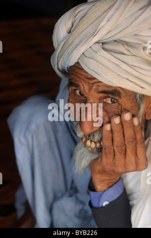 Ritratto di un uomo della Mauritania, Nouakchott, Mauritania, Africa nord-occidentale Foto Stock