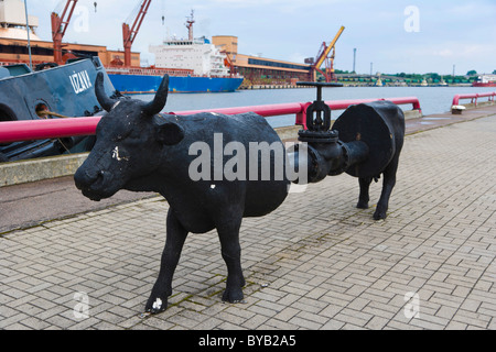 Latvijas melna, Nero Cow Parade, Ostas ielas promenade, Spikeru piekraste, Ostas Street Promenade, Costa dei magazzini Foto Stock