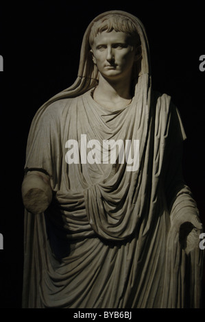 Arte romana. Augusto (61 BC-14 AD). Primo Imperatore del Sacro Romano Impero. Statua di marmo. Augusto di Pontifex Maximus. Foto Stock