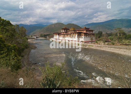 Dzong, monastero buddista fortezza di Punakha, Bhutan, Asia Foto Stock