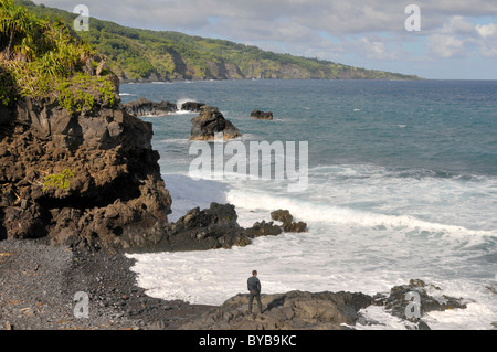 Oceano Pacifico presso piscine Oheo Hana autostrada del Monte Haleakala Maui Hawaii Oceano Pacifico Foto Stock