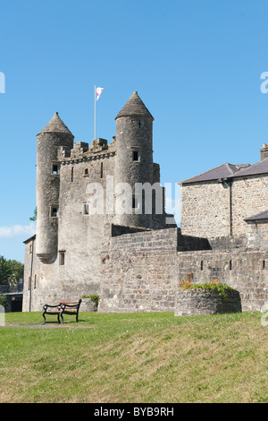 Il castello di Enniskillen( ora questo è museo), sul fiume Erne in County Fermanagh, Irlanda del Nord, Regno Unito, Europa Foto Stock