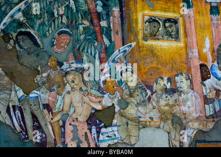 Gli affreschi all'interno della grotta buddista numero 1 di Ajanta in India Foto Stock