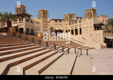 L'Al Qasr Hotel a Madinat Jumeirah Resort, Dubai, Emirati Arabi Uniti. Foto Stock