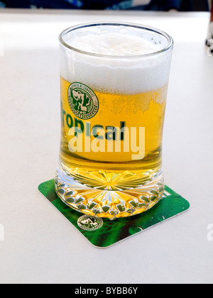 Tropicali cerveza, localmente la birra alla spina sul Gran Canaria nelle  isole Canarie Foto stock - Alamy