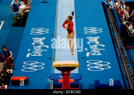 Shawn Johnson (USA) Donne Individuale tutto intorno la ginnastica medaglia d'argento al 2008 Olimpiadi estive a Pechino, Cina Foto Stock