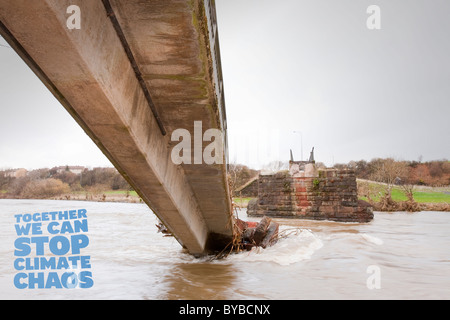 Un ponte a Workington distrutta dal novembre 2009 inondazioni, Cumbria, Regno Unito. Foto Stock