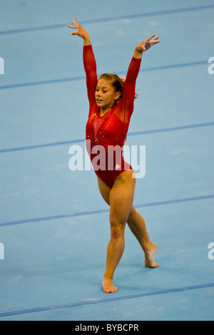 Shawn Johnson (USA) Donne Individuale tutto intorno la ginnastica medaglia d'argento al 2008 Olimpiadi estive a Pechino, Cina Foto Stock