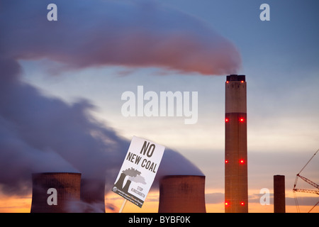 Ratcliffe su Soar Coal Fired Power Station in prossimità di Nottingham, UK, responsabili di massicce emissioni di gas a effetto serra. Foto Stock