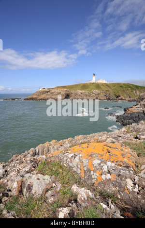 Killantringan Lighthouse vicino a Portpatrick sulla penisola Rhins nel lontano sud ovest della Scozia Foto Stock