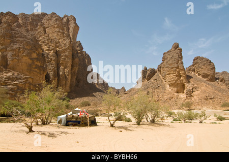 Lonely tenda alla gola di Essendilene, Algeria, Africa Foto Stock