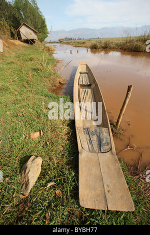 La Birmania,Birmania,Myanmar, 20100223, un avvio con un fiume Foto Stock