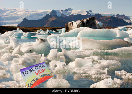 Jokulsarlon laguna di ghiaccio è stata creata con il rapido ritiro del ghiacciaio Breidamerkurjokull in Islanda Foto Stock