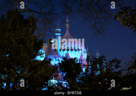 Brighton Pavilion illuminato da luce blu durante il periodo di Natale 2010. Foto Stock