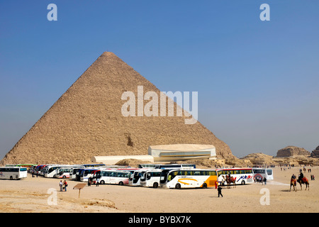 Khufu barca solare museum, re Cheope nave nel museo alla base della Grande Piramide di Giza, il Cairo, Egitto Foto Stock