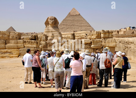 La sfinge e la piramide di Khafre, Egitto Foto Stock