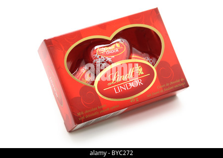 Cioccolatini A Forma Di Cuore In Una Scatola Festiva Foto stock - Alamy