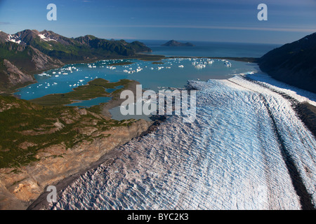 Aerial del ghiacciaio di Orso e orso Laguna, il Parco nazionale di Kenai Fjords, vicino a Seward, Alaska. Foto Stock