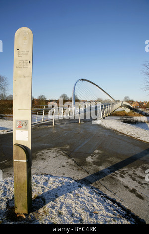 Il Millennium Bridge, York, North Yorkshire, Inghilterra, d'inverno. Foto Stock