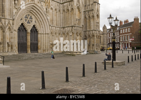 Una vista esterna dell'Ingresso Ovest, York Minster North Yorkshire. Foto Stock