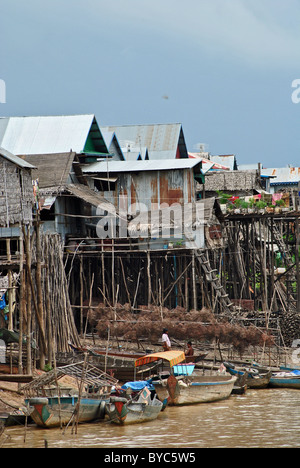 Kompong Phluk stilt village, Il Tonle Sap, Cambogia Foto Stock