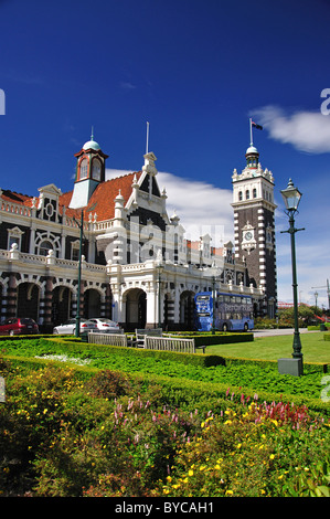 Dunedin stazione ferroviaria da Anzac Square Gardens, Dunedin, Otago, Isola del Sud, Nuova Zelanda Foto Stock