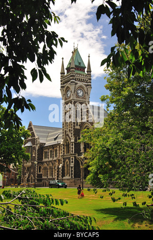 Vista del campus che mostra la University Clock Tower, l'Università di Otago, Dunedin, Otago, South Island, nuova Zelanda Foto Stock