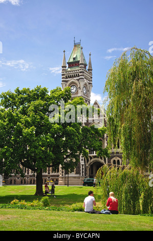 Vista del campus che mostra la University Clock Tower, l'Università di Otago, Dunedin, Otago, South Island, nuova Zelanda Foto Stock