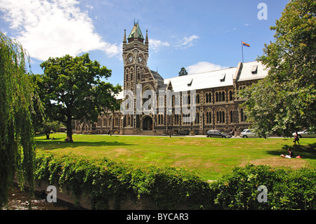 Vista del campus che mostra la University Clock Tower, l'Università di Otago, Dunedin, Otago, South Island, nuova Zelanda Foto Stock