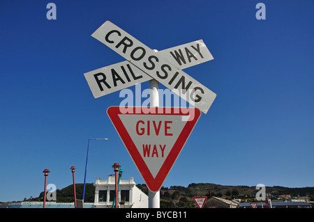 Incrocio ferroviario segno, Gore Street, Bluff, Regione del Southland, Isola del Sud, Nuova Zelanda Foto Stock