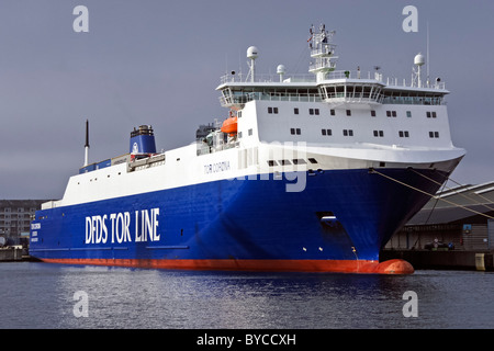 DFDS Tor Line Ro-Ro freighter Tor Corona ormeggiato a Frihavnen Porto di Copenhagen in Danimarca Foto Stock