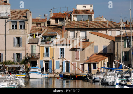 Canal House sull'isola di île Brécon, o il Miroir aux Oiseaux, Martigues ('la Venezia della Provenza'), Provenza Francia Foto Stock