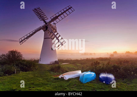 Thurne Mill, Norfolk, Inghilterra. Thurne Dyke pompa di vento Foto Stock