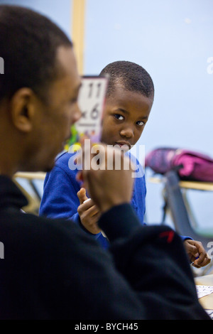 La matematica delle flashcards in aula a Washington DC Foto Stock