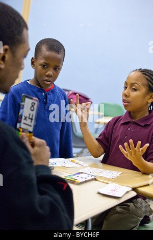 La matematica delle flashcards in aula a Washington DC Foto Stock