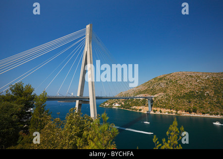 Soggiorno ponte del cavo attraverso una baia vicino a Dubrovnik, costa dalmata, Dubrovnik, Croazia Foto Stock