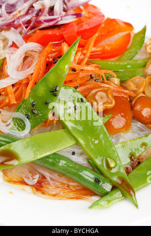 Riso tagliatelle con verdure Foto Stock