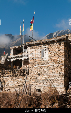 Case di pietra nel tradizionale villaggio tibetano di Ghyaru nel Mustang Annapurna regione del Nepal Foto Stock