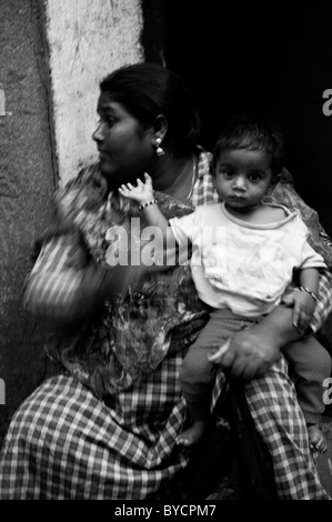 Madre e figlia,popoli vive (i nepalesi) , per vivere e morire in Kathmandu, vita in Kathmandu ,kathmandu vita di strada, Nepal Foto Stock
