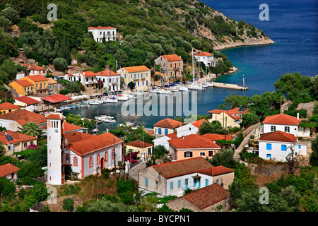 Vista panoramica del villaggio di Kioni, la più bella di Itaca, Ulisses' patria s. Il mar Ionio, Grecia Foto Stock