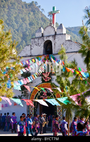 Cappella di Esquipulas, Zinacantán, Chiapas, Messico, 10 km al di fuori di San Cristobal de las Casas Foto Stock