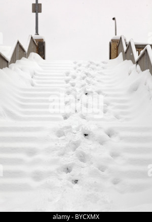 Scala esterna coperta di neve, Winnipeg, Manitoba, Canada Foto Stock