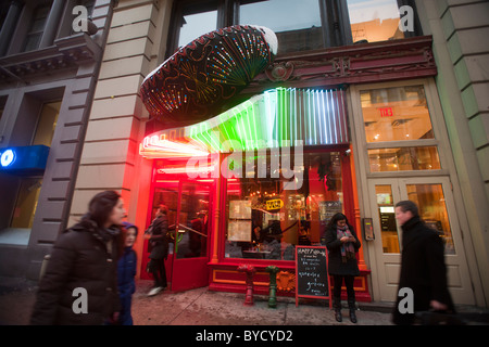 Gonzalez y Gonzalez ristorante tex-mex su Broadway in NoHo quartiere di New York Foto Stock