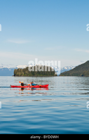 L'Alaska. Andare in Kayak Baia Windham nel mandrino River Wilderness Area, Tongass National Forest, a sud-est di Alaska. (MR) Foto Stock