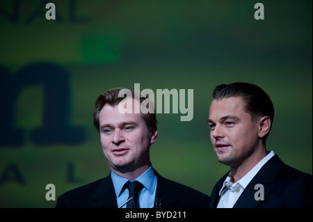 Direttore Christopher Nolan pone con inizio star, Leo Di Caprio, alla 26a Santa Barbara intern Film Festival Foto Stock