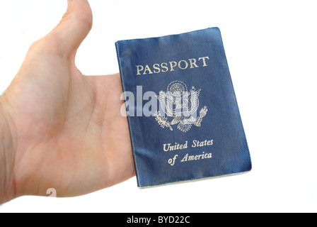 Passaporto essendo tenuto in mano isolato. Foto Stock