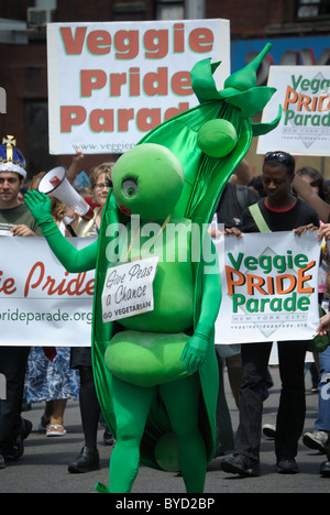 L annuale Veggie Pride Parade nel Greenwich Village di New York City. Maggio 16, 2010. Foto Stock